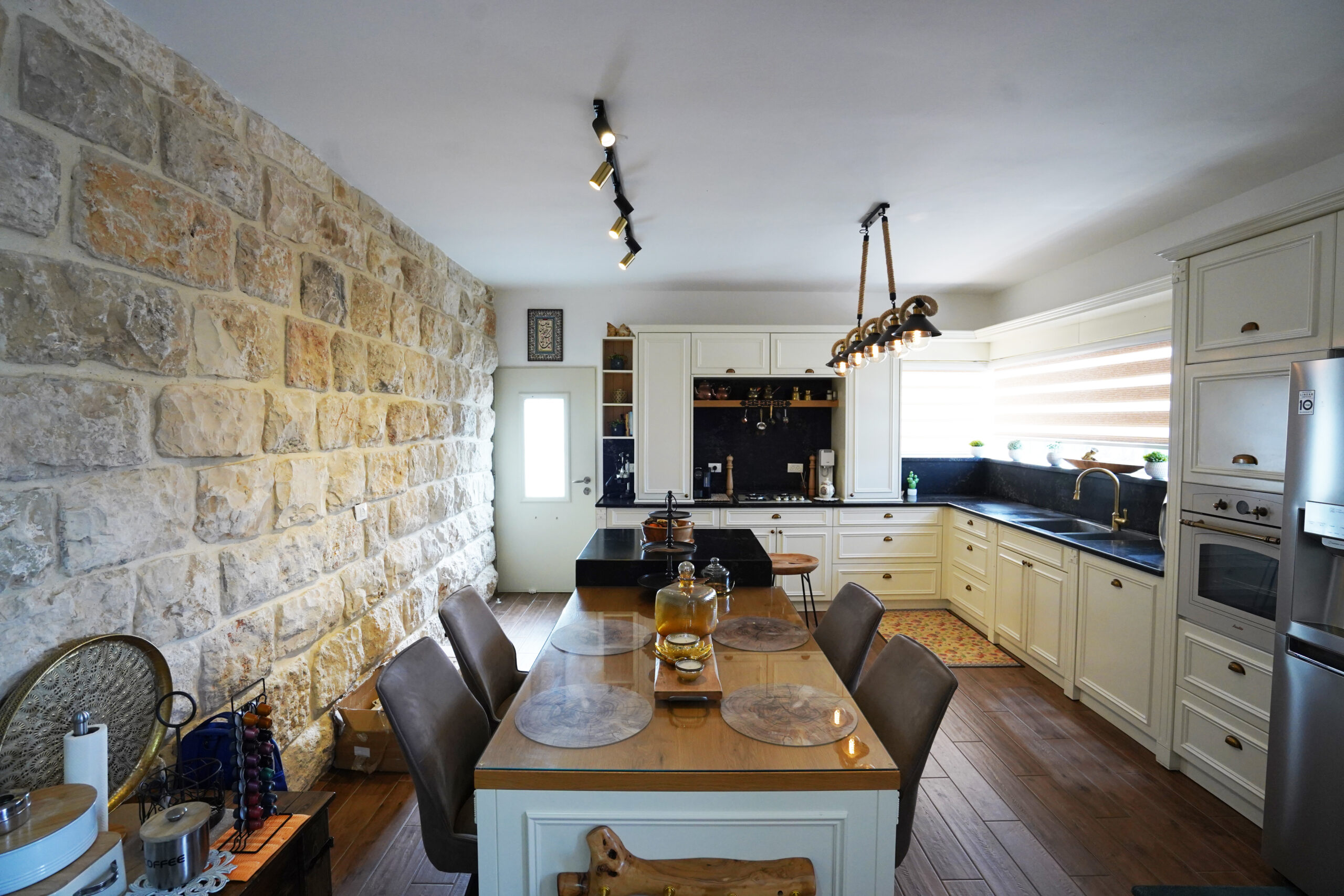 מטבחים מעוצבים כפריים אי למטבח - DESIGNED KITCHENS