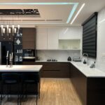 מטבחים שחורים עם אי - חזיתות מטבח כל הסוגים- DESIGNED KITCHENS