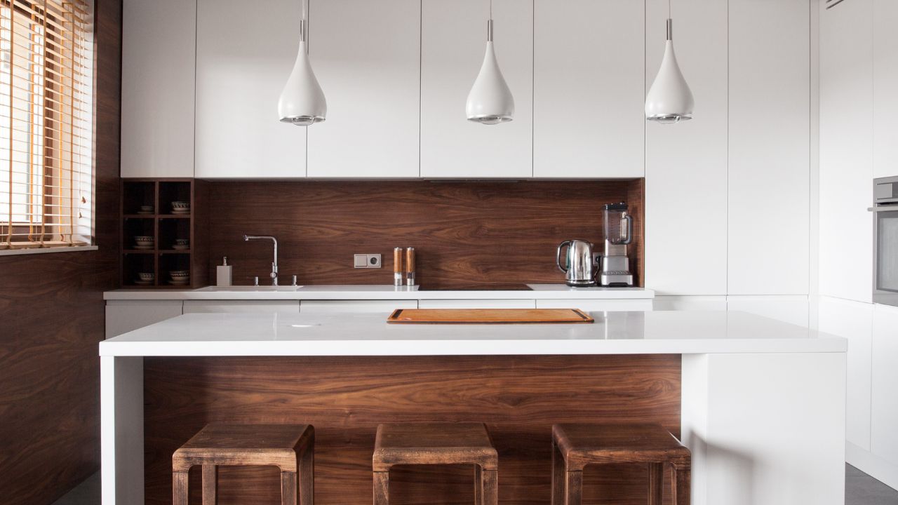 אי למטבח עם שיש